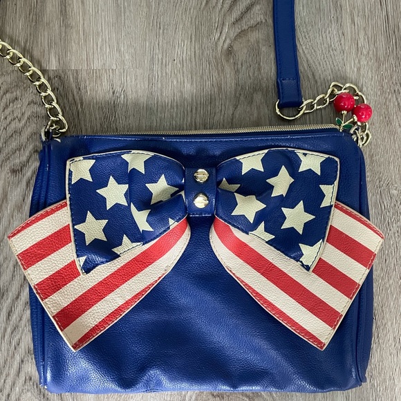 Betsey Johnson American Bow Crossbody - Picture 2 of 5